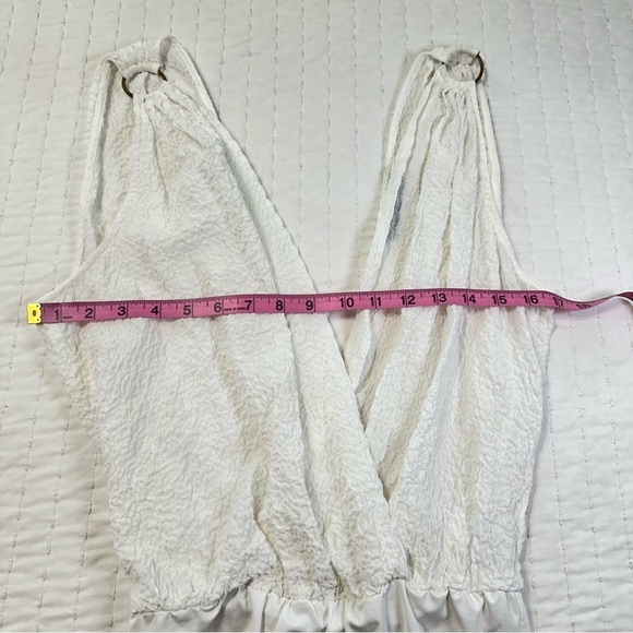 Zara White Textured V-Neck Bodysuit with Gold Rings - Picture 5 of 10